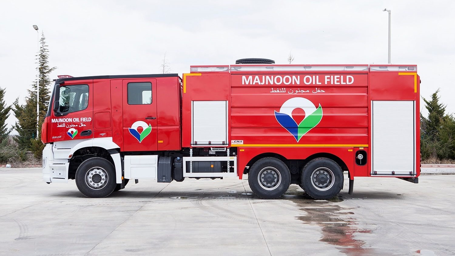 FIREFIGHTING VEHICLE