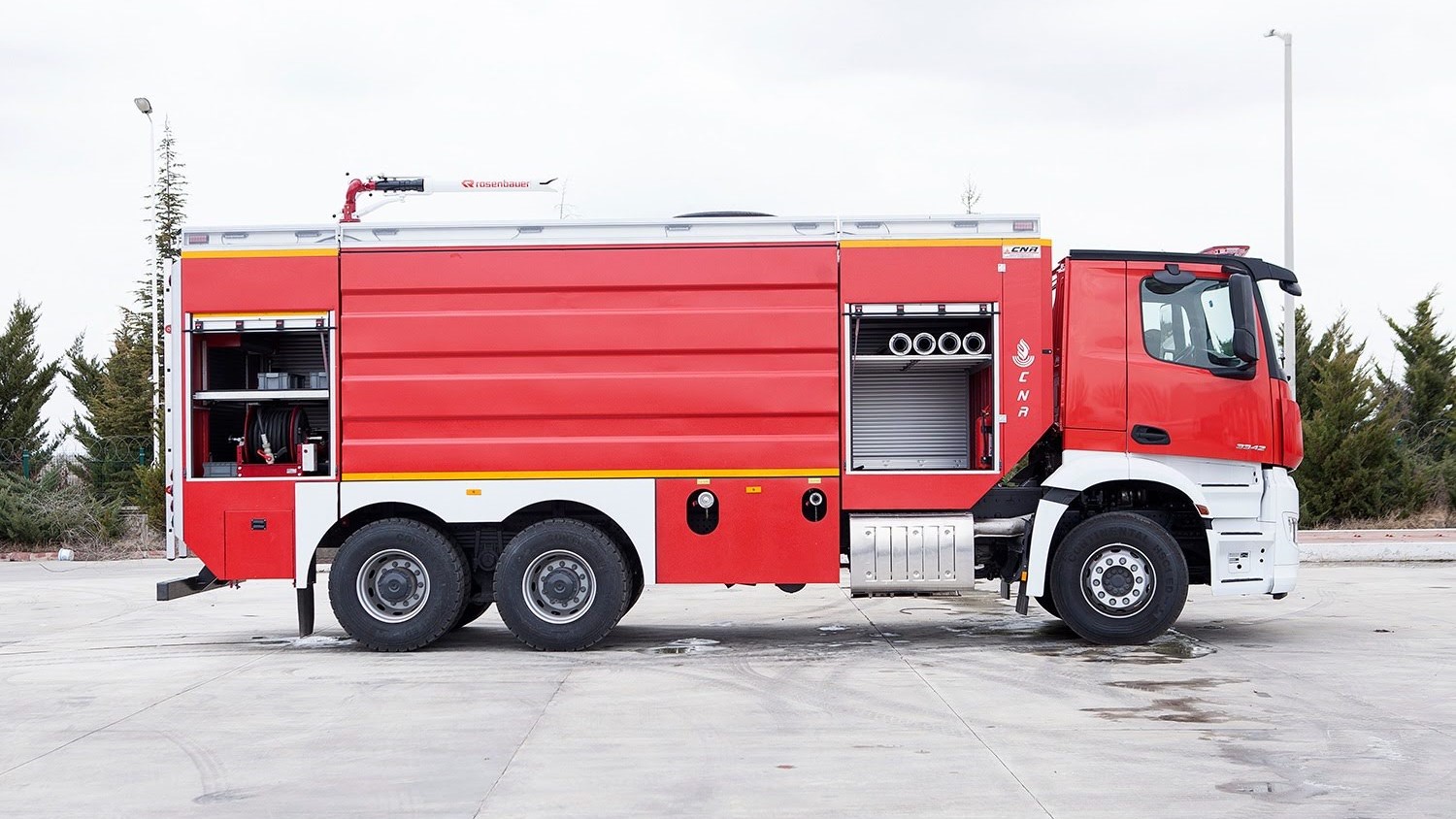FIREFIGHTING VEHICLE
