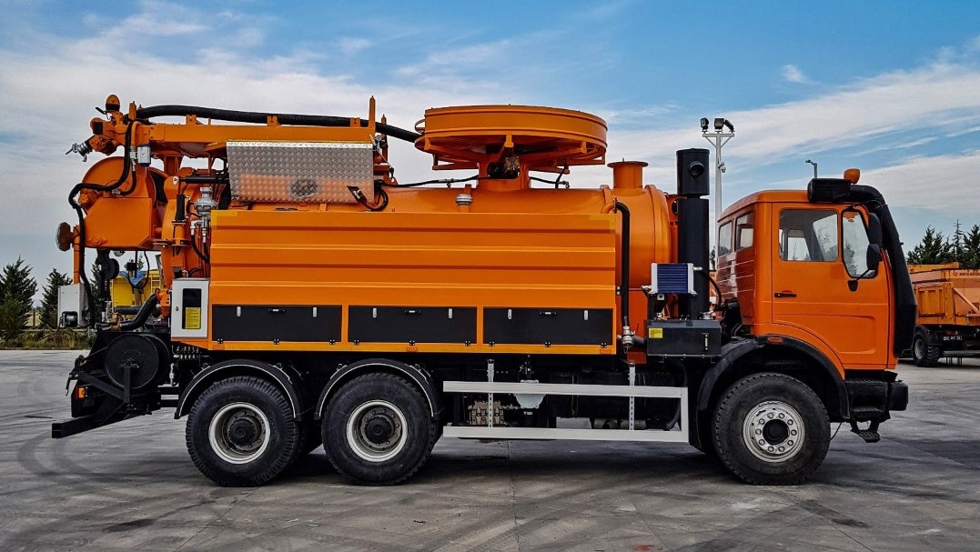 COMBINED JETTING AND VACUUM TRUCK