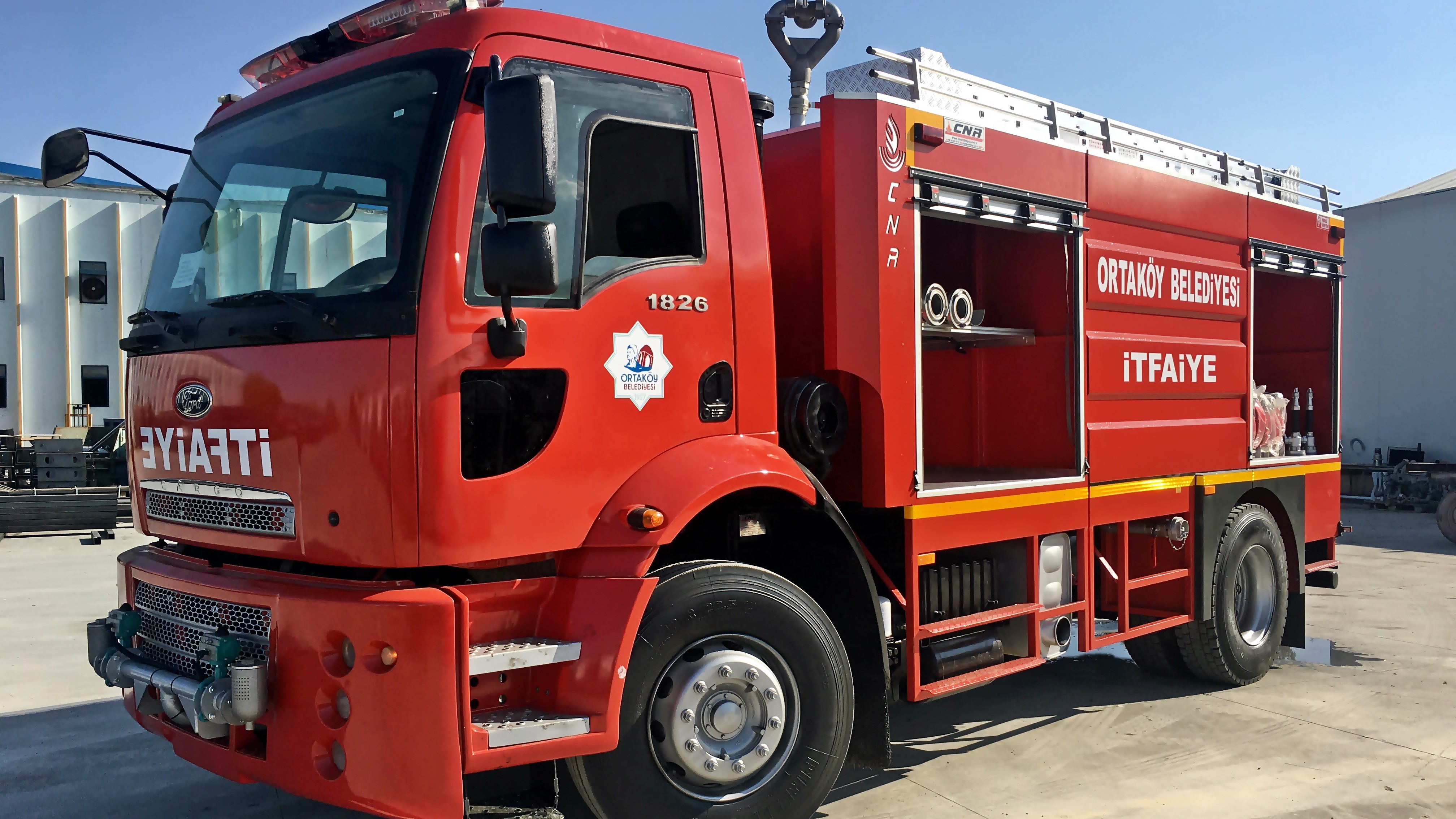 FIREFIGHTING VEHICLE
