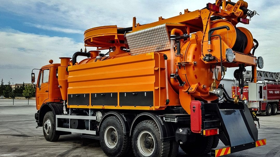 COMBINED JETTING AND VACUUM TRUCK